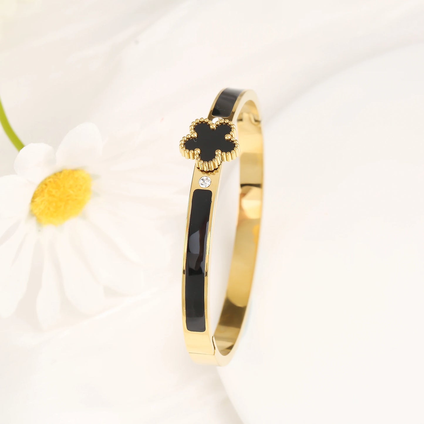 Enamel Clover Bangle Bracelet - 2 - gn | ONEFY.SHOP