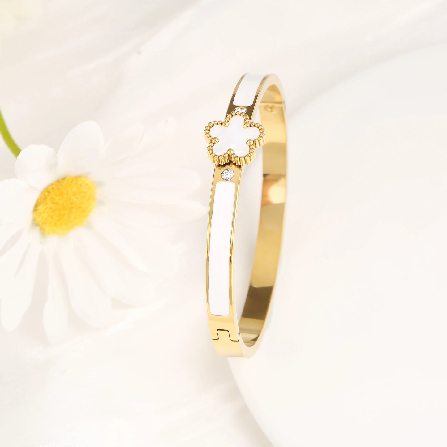 Enamel Clover Bangle Bracelet - 2 - gn | ONEFY.SHOP