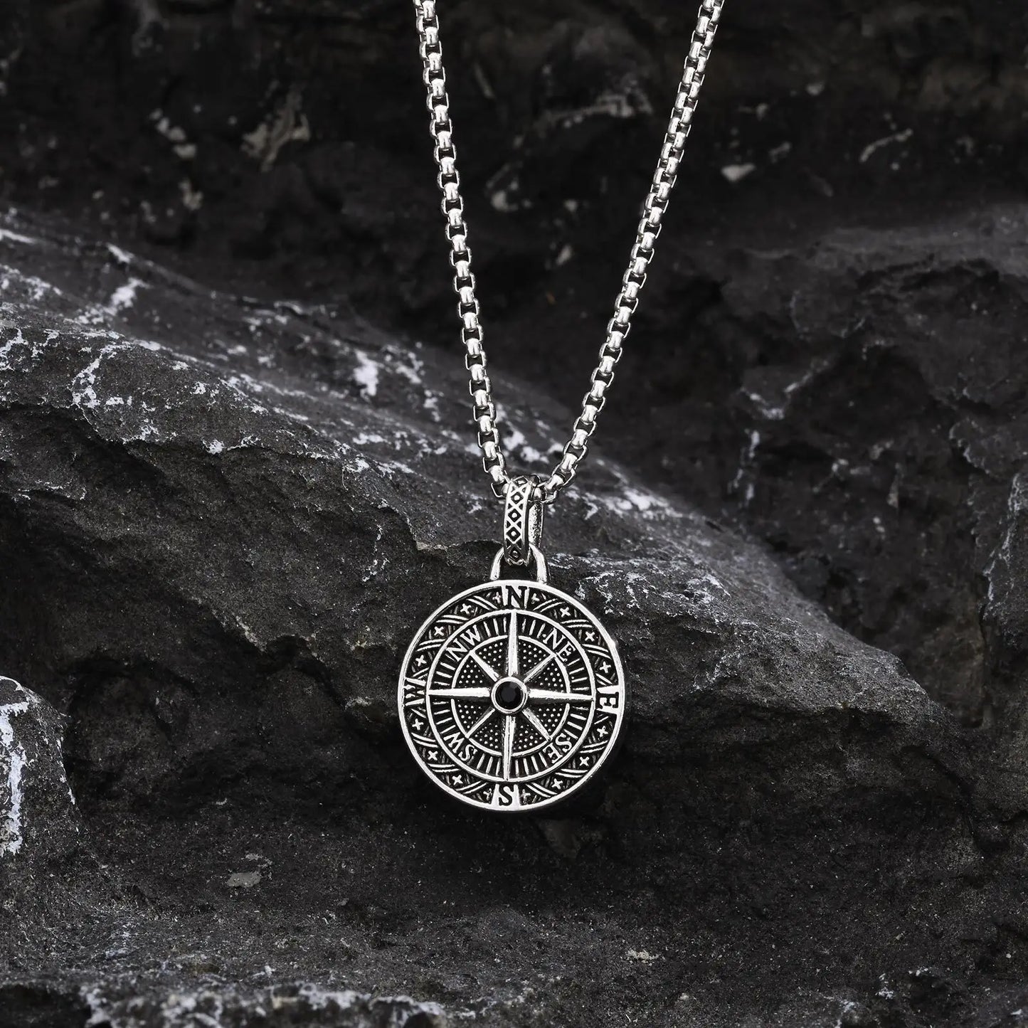 Antique Compass Rose Pendant Necklace - 2 - gn | ONEFY.SHOP